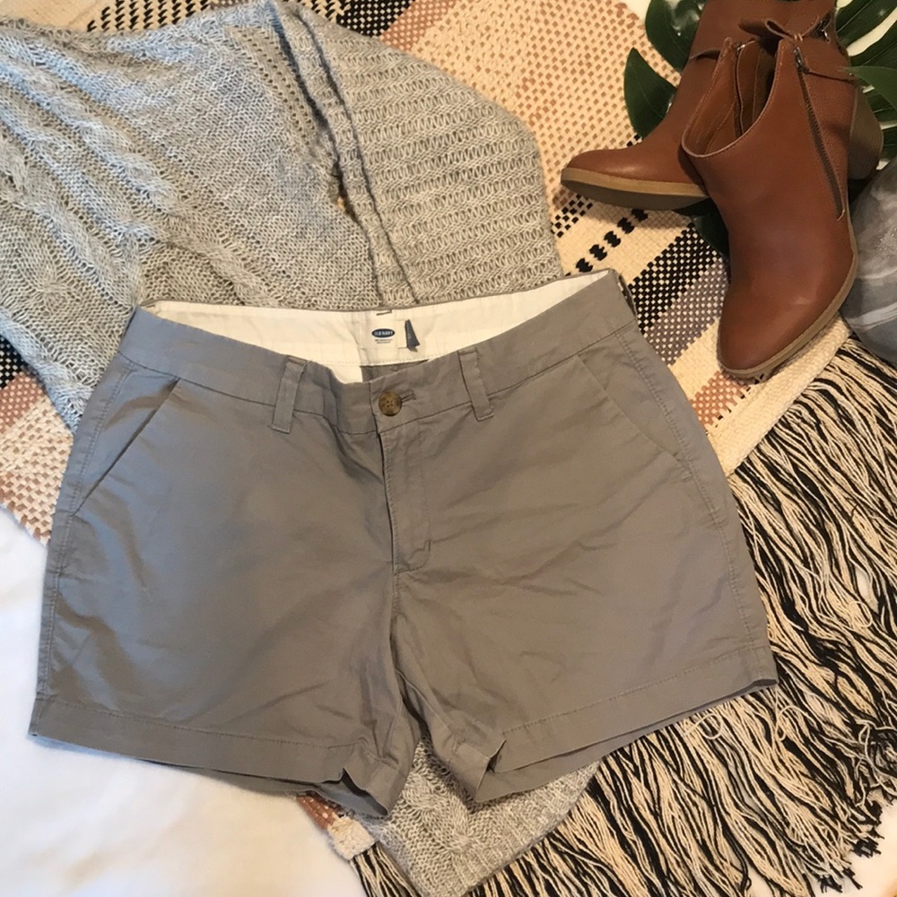 💙LIKE NEW GRAY CHINO SHORTS💙SIZE 4